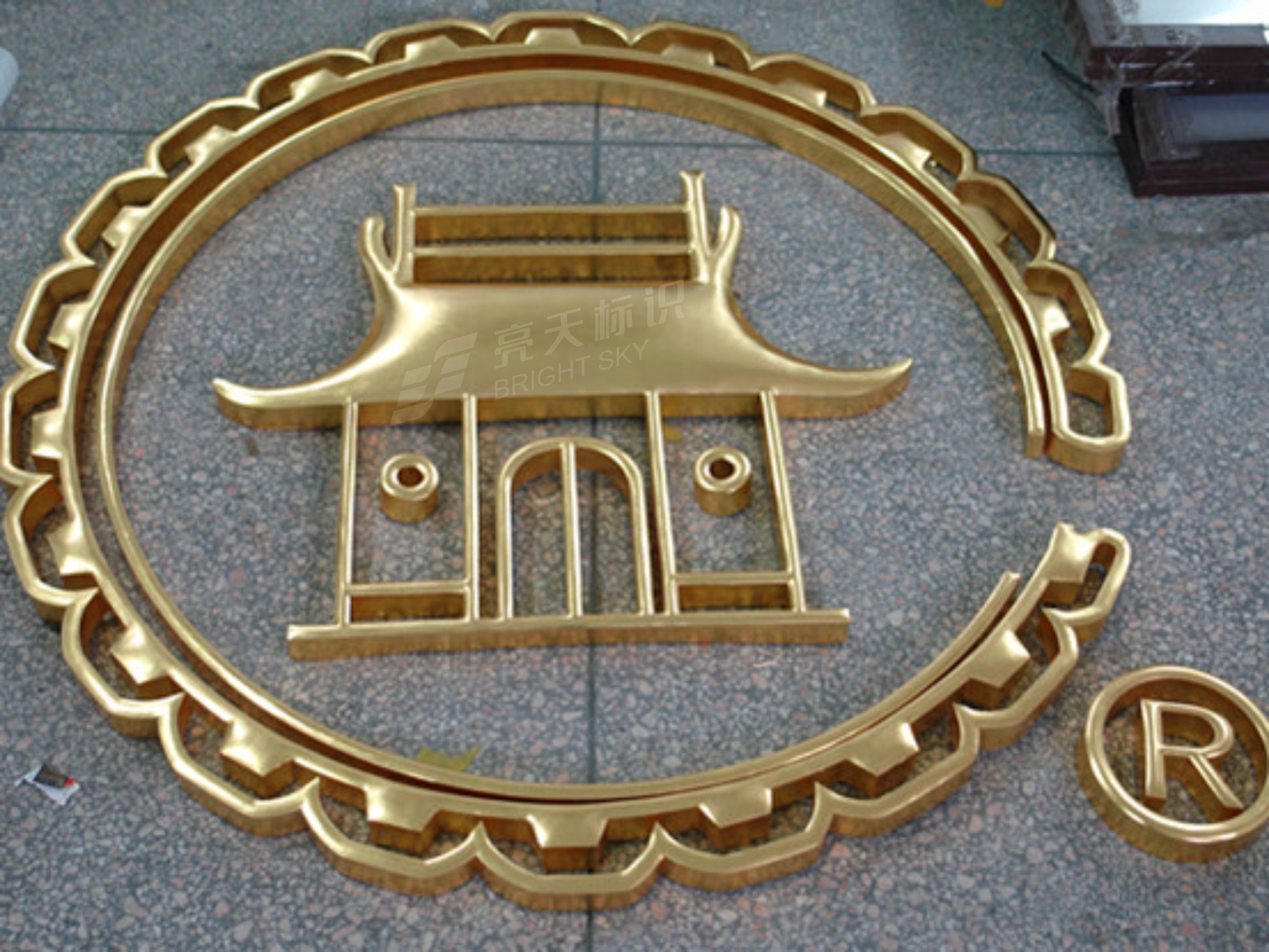 不锈钢贴金箔球面LOGO