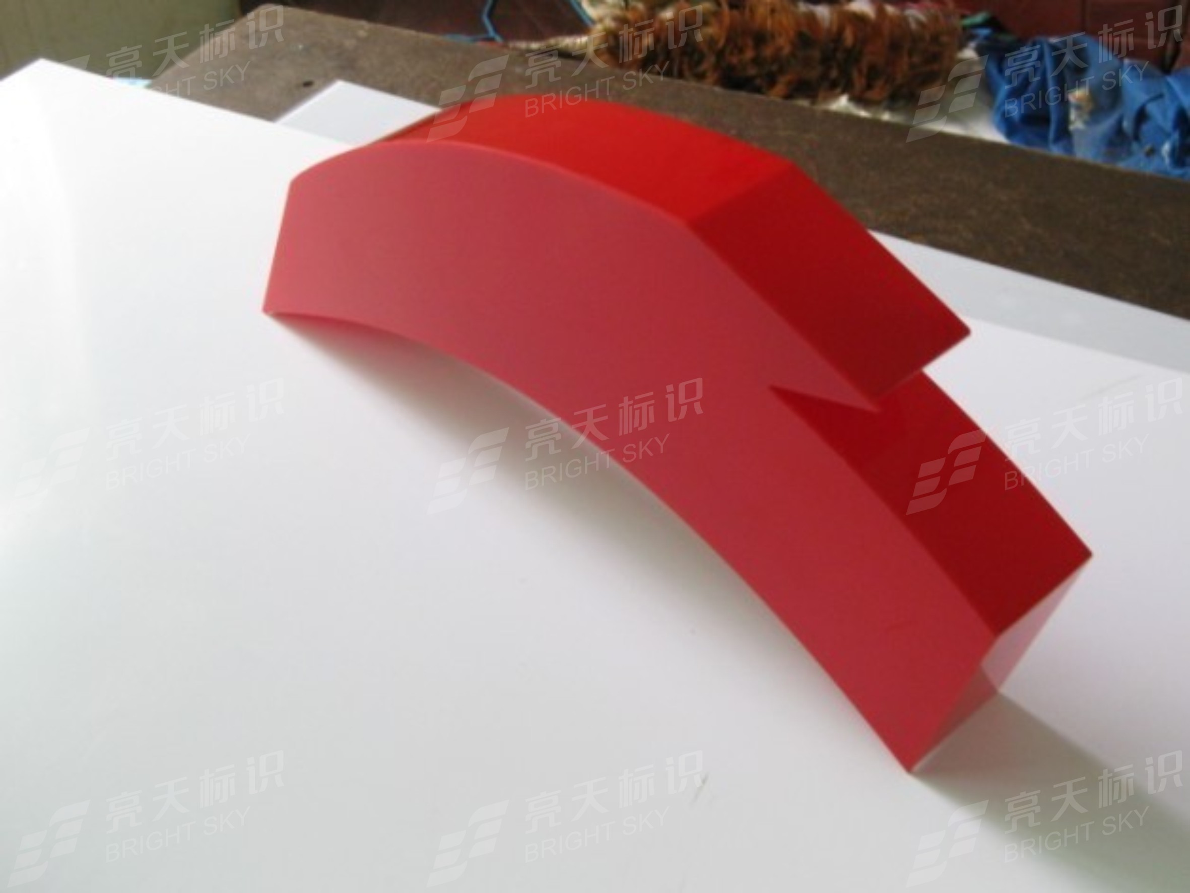 红色亚克力通体发光字