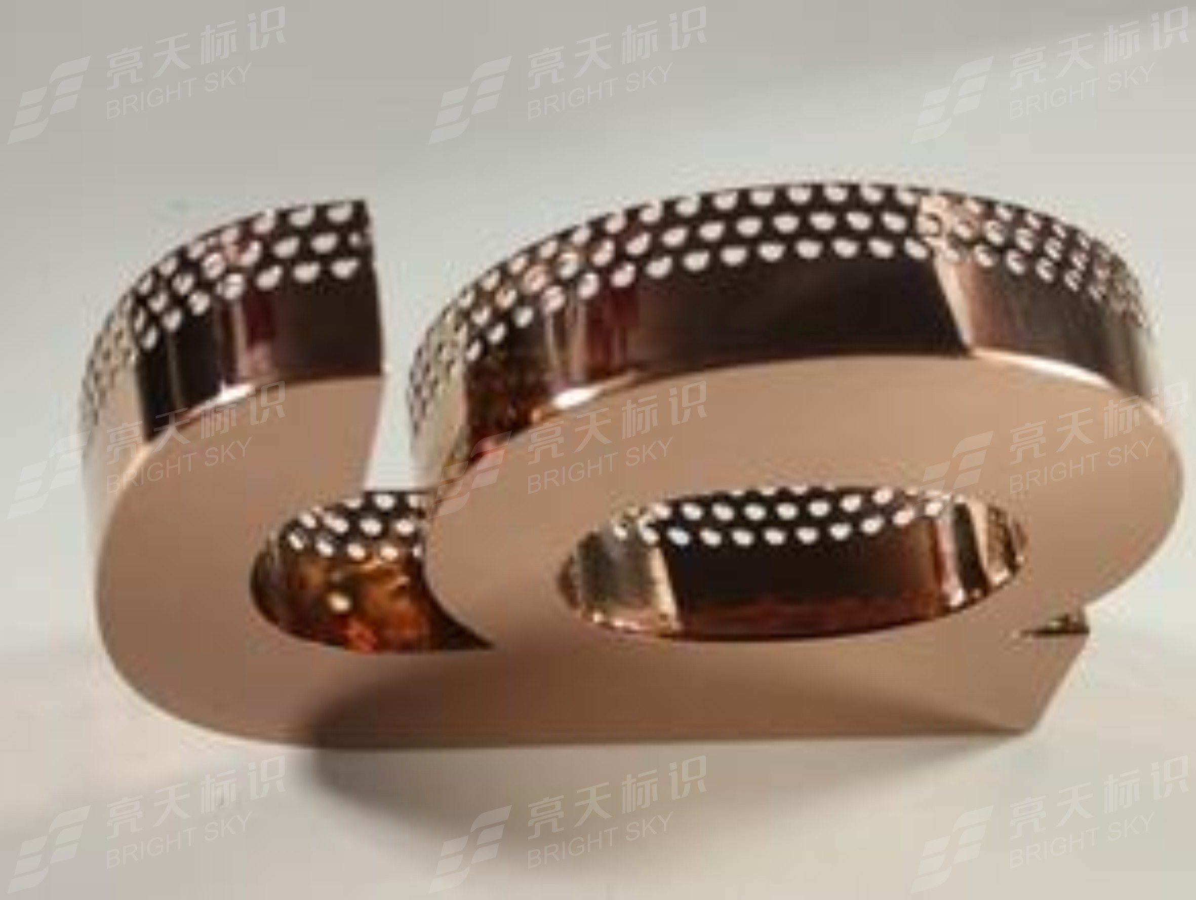 镜面不锈钢镀玫瑰金侧冲孔字