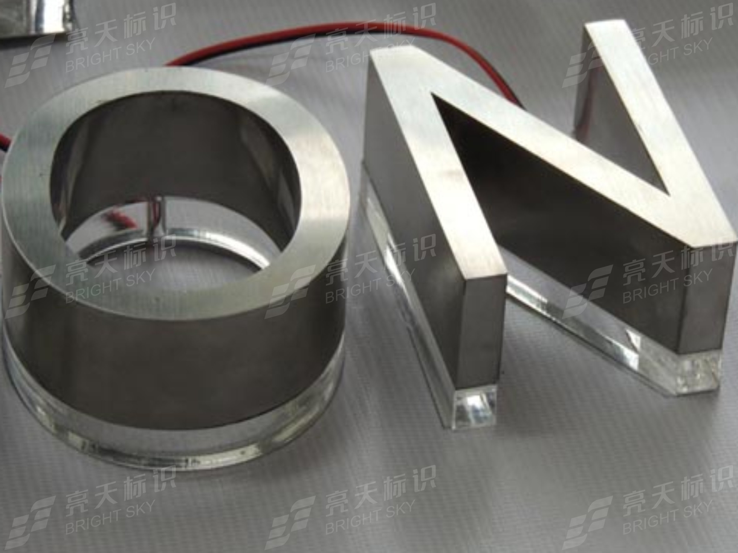 拉丝不锈钢背发光字